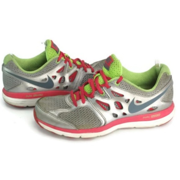 nike womens silver running shoes